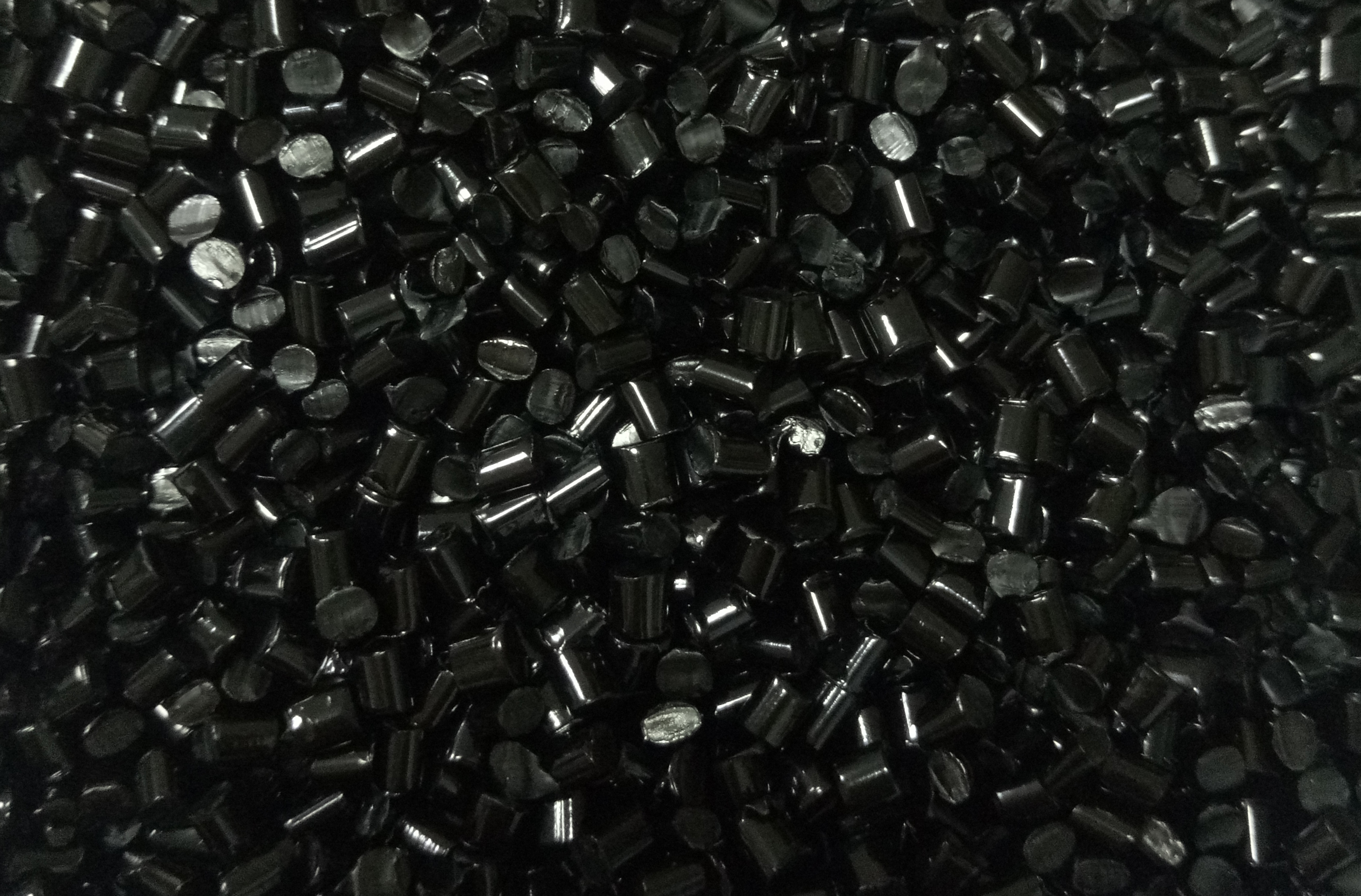 高光黑色母在塑料制品中的作用及使用注意事項