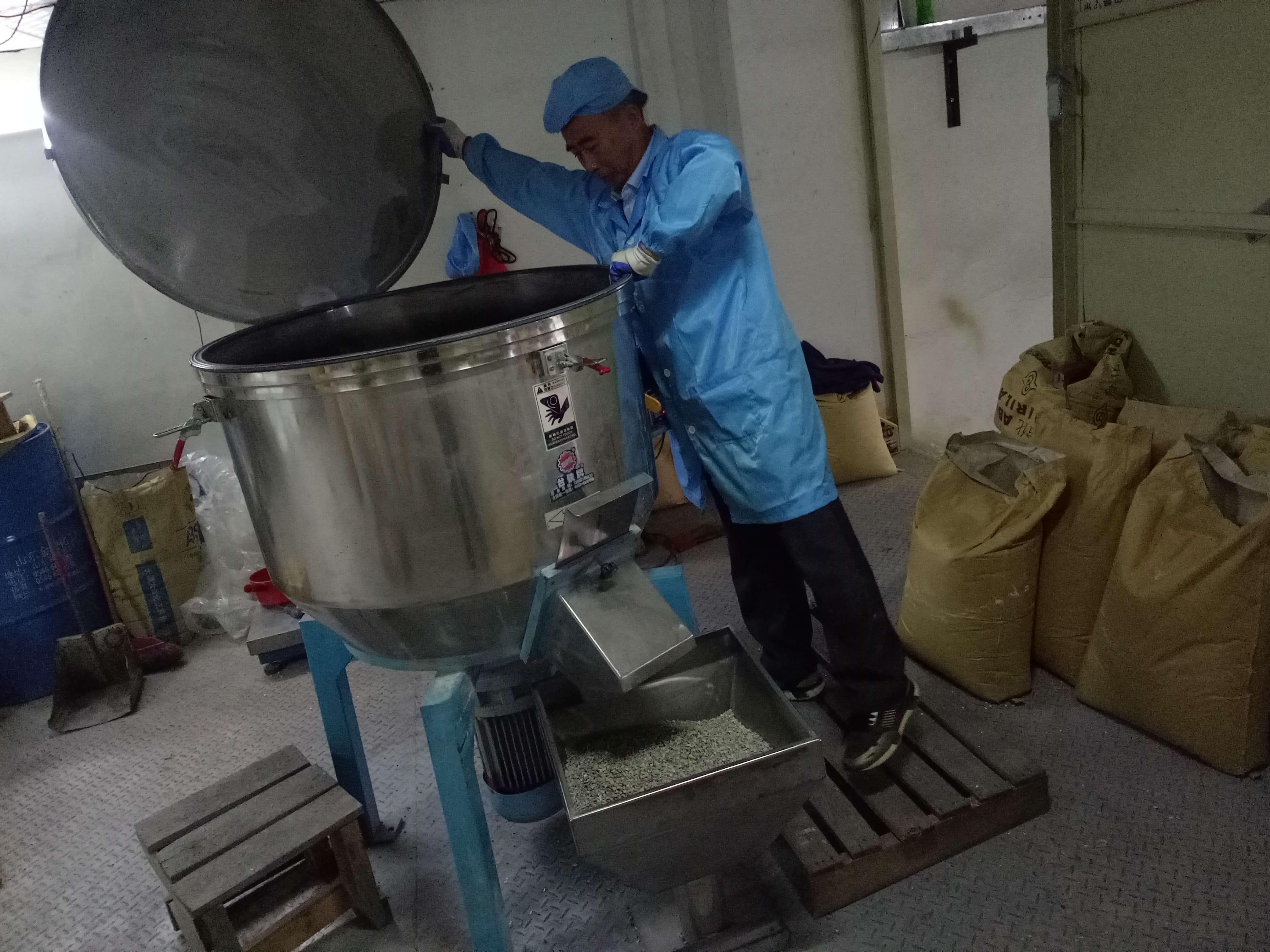 金塑顏塑膠科技有限公司生產(chǎn)庫 金塑顏塑膠科技有限公司生產(chǎn)庫